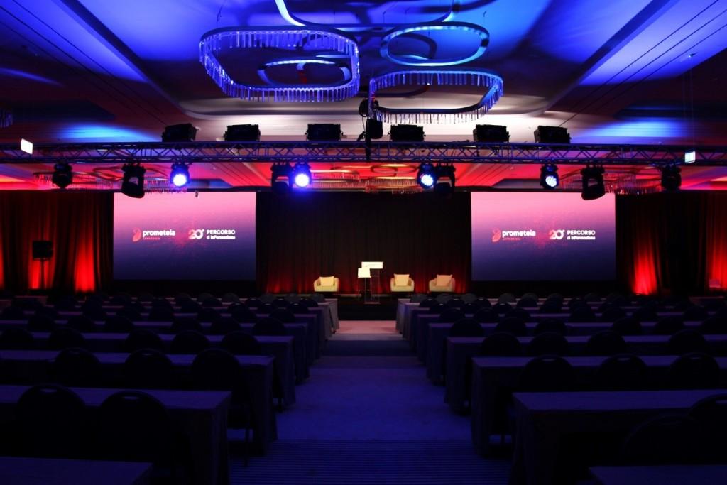 Plenary σκηνικό με δύο LED walls 1.9mm και pipe & drape στην αίθουσα Καρυάτιδες, Grand Hyatt Athens — τεχνική παραγωγή CONEQ Hellas
